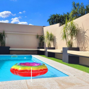 Casa Roque Funes, ubicado en Cerro de las Rosas Córdoba, Ofrece, Asador, Pileta, Cercanias, Estadio Kempes, aeropuerto Ambrosio Taravella, Orfeo Superdomo, Córdoba Shopping Mall, Sanatorio Allende, IN